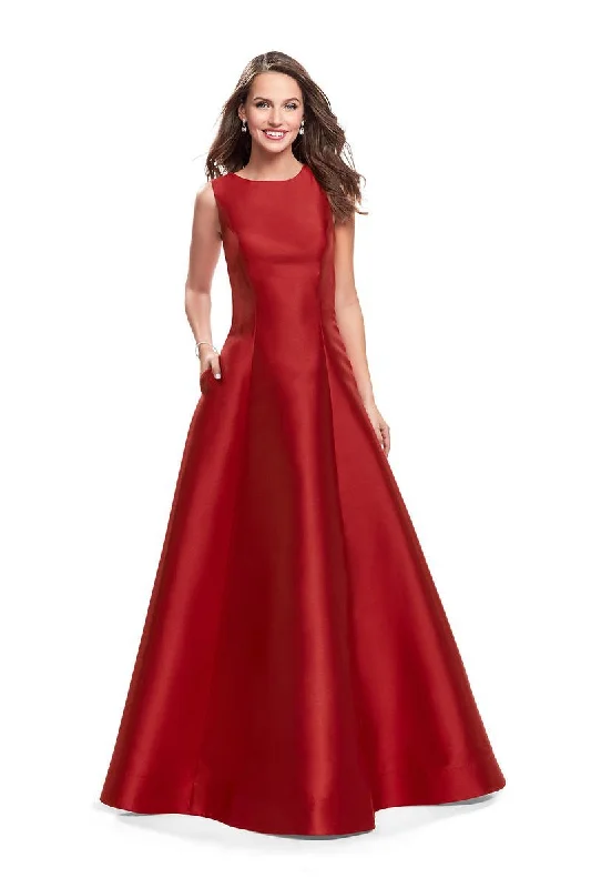 Chic Style Discounts La Femme - 25407 Crisscross Halter Velvet Slit Dress