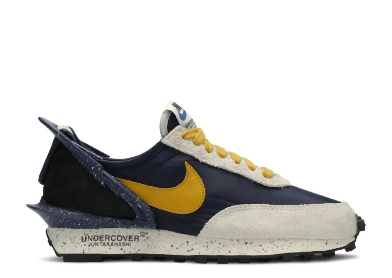 Undercover X Ws Daybreak In Obsidian/ Gold Dart Sail.